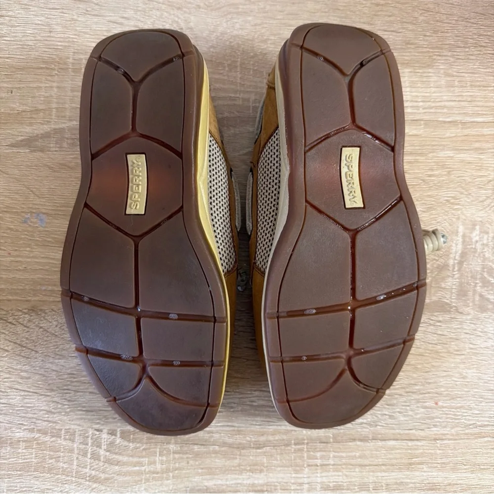 Sperry details brand